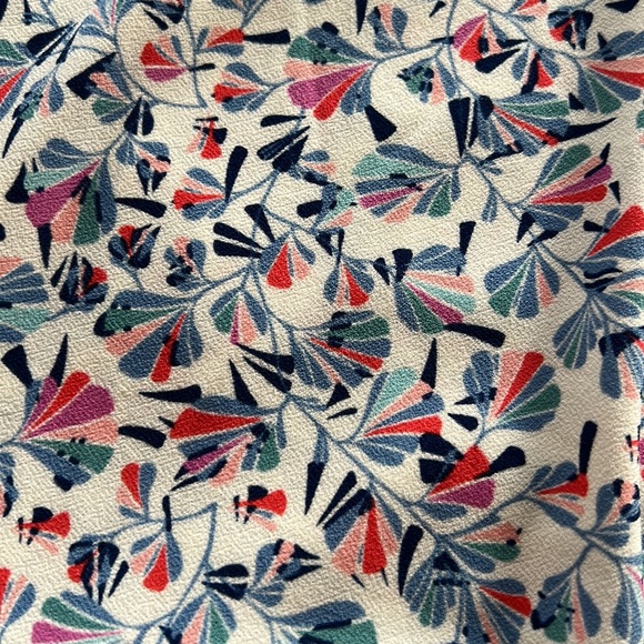 Beautiful wrinkle free too from Talbots. - Picture 3 of 4